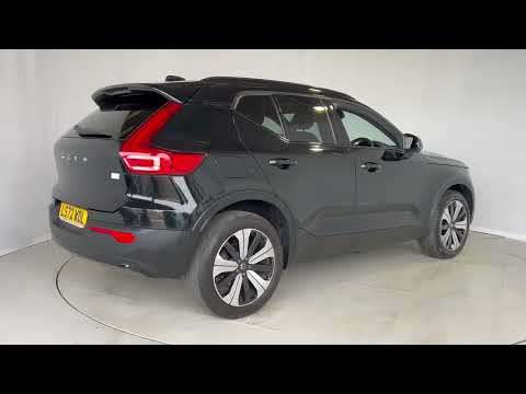 2022 VOLVO XC40