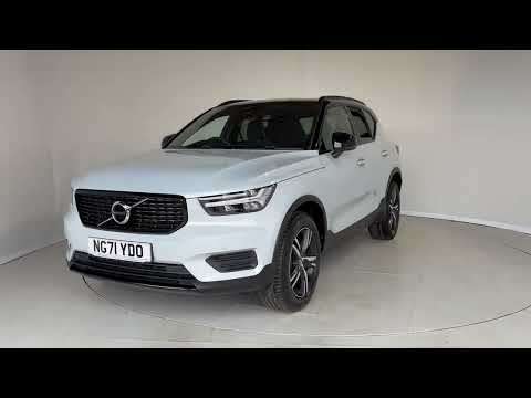 2022 VOLVO XC40