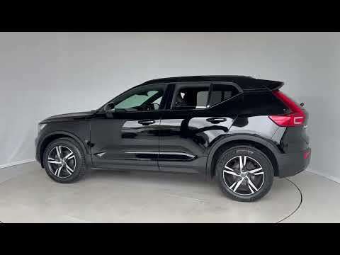 2022 VOLVO XC40
