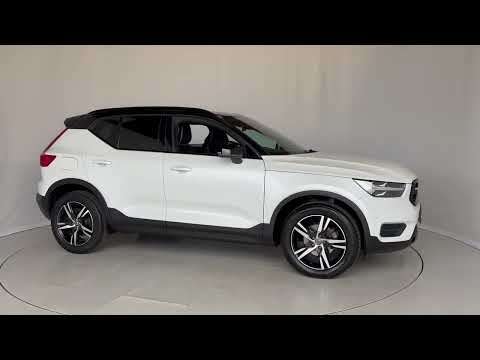 2022 VOLVO XC40