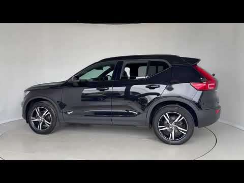 2022 VOLVO XC40
