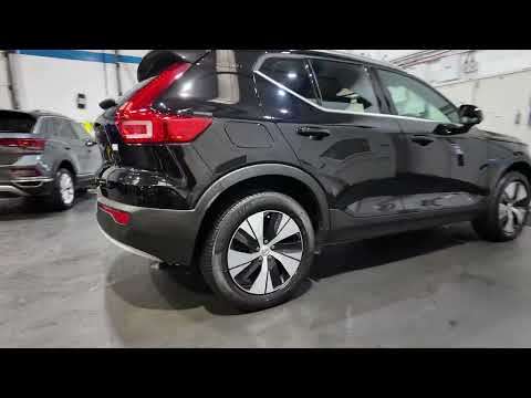 2022 VOLVO XC40