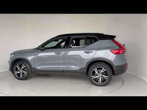 2022 VOLVO XC40