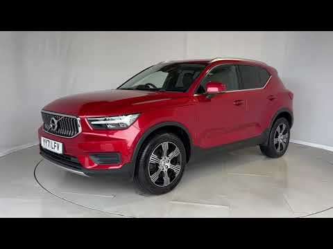 2021 VOLVO XC40
