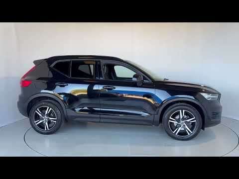 2022 VOLVO XC40