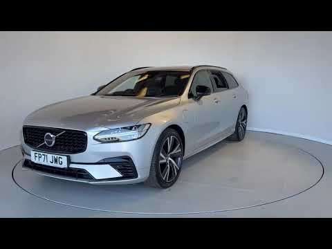 2022 VOLVO V90