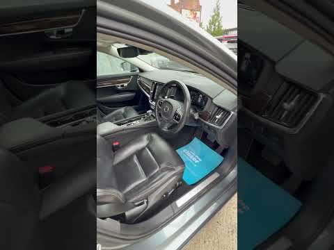 2017 VOLVO V90
