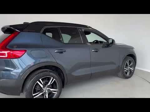 2022 VOLVO XC40