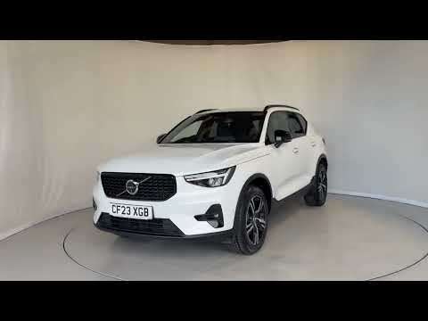2023 VOLVO XC40
