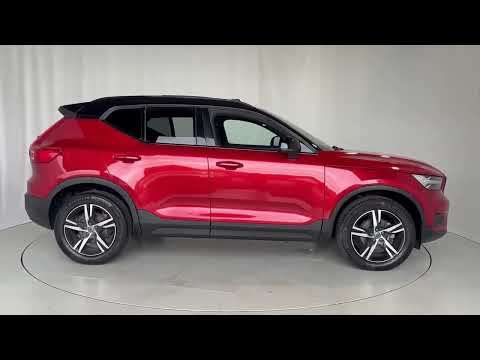 2021 VOLVO XC40