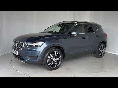 2021 VOLVO XC40