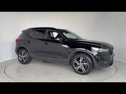 2022 VOLVO XC40