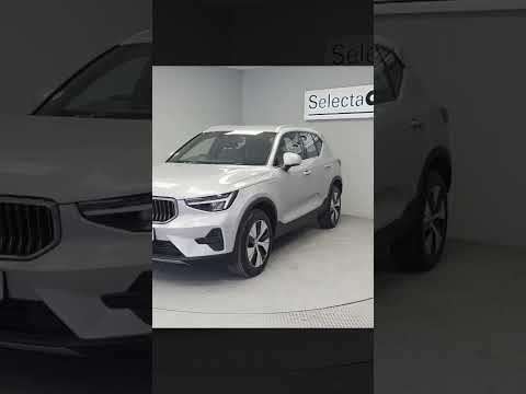 2022 VOLVO XC40