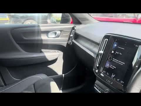 2023 VOLVO XC40