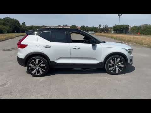 2021 VOLVO XC40