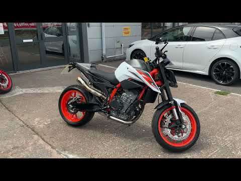 2021 KTM 890 DUKE R 21
