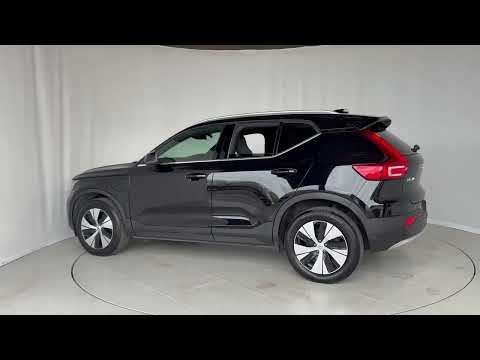 2023 VOLVO XC40