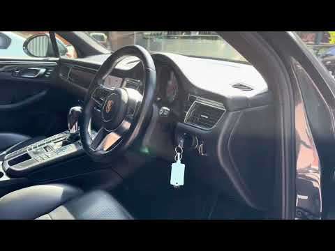 2017 PORSCHE MACAN