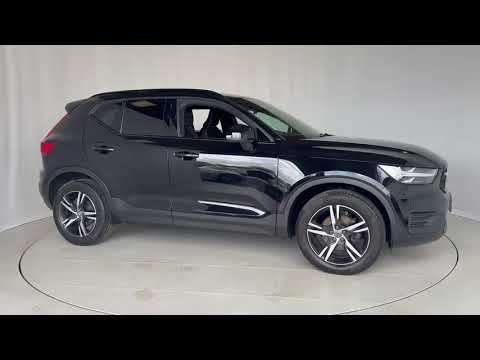 2022 VOLVO XC40