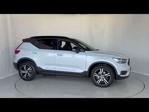 2021 VOLVO XC40