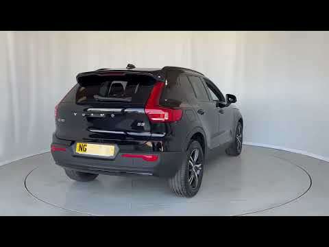 2022 VOLVO XC40