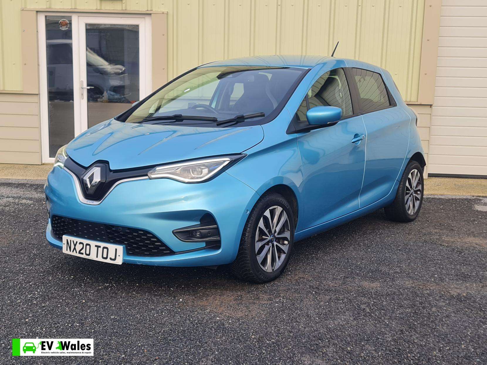 A 2020 RENAULT ZOE R135 52kWh GT Line Hatchback 5dr Electric Auto (i, Rapid Charge) (134 bhp) A 2020 RENAULT ZOE R135 52kWh GT Line Hatchback 5dr Electric Auto (i, Rapid Charge) (134 bhp)