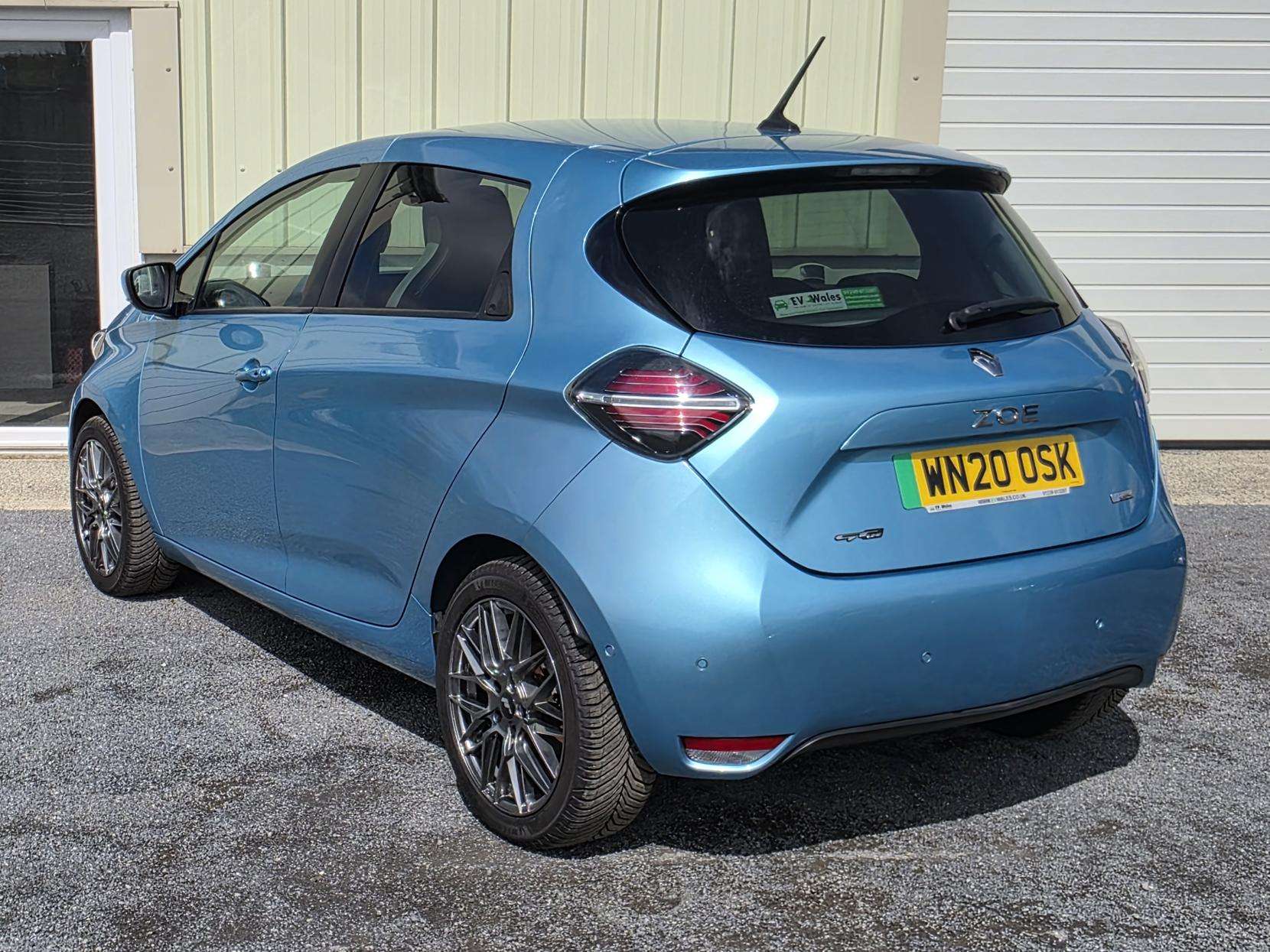 A 2020 RENAULT ZOE R135 52kWh GT Line Hatchback 5dr Electric Auto (i, Rapid Charge) (134 bhp) A 2020 RENAULT ZOE R135 52kWh GT Line Hatchback 5dr Electric Auto (i, Rapid Charge) (134 bhp)