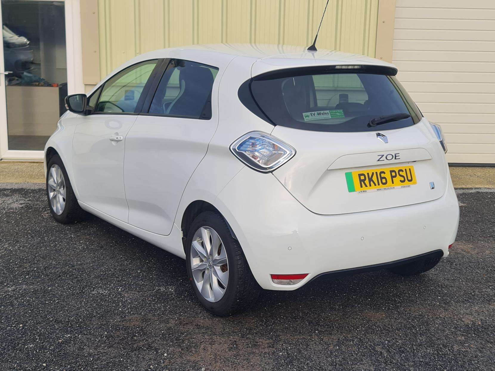 A 2016 RENAULT ZOE 22kWh Dynamique Nav Hatchback 5dr Electric Auto (Battery Lease) (88 bhp) A 2016 RENAULT ZOE 22kWh Dynamique Nav Hatchback 5dr Electric Auto (Battery Lease) (88 bhp)