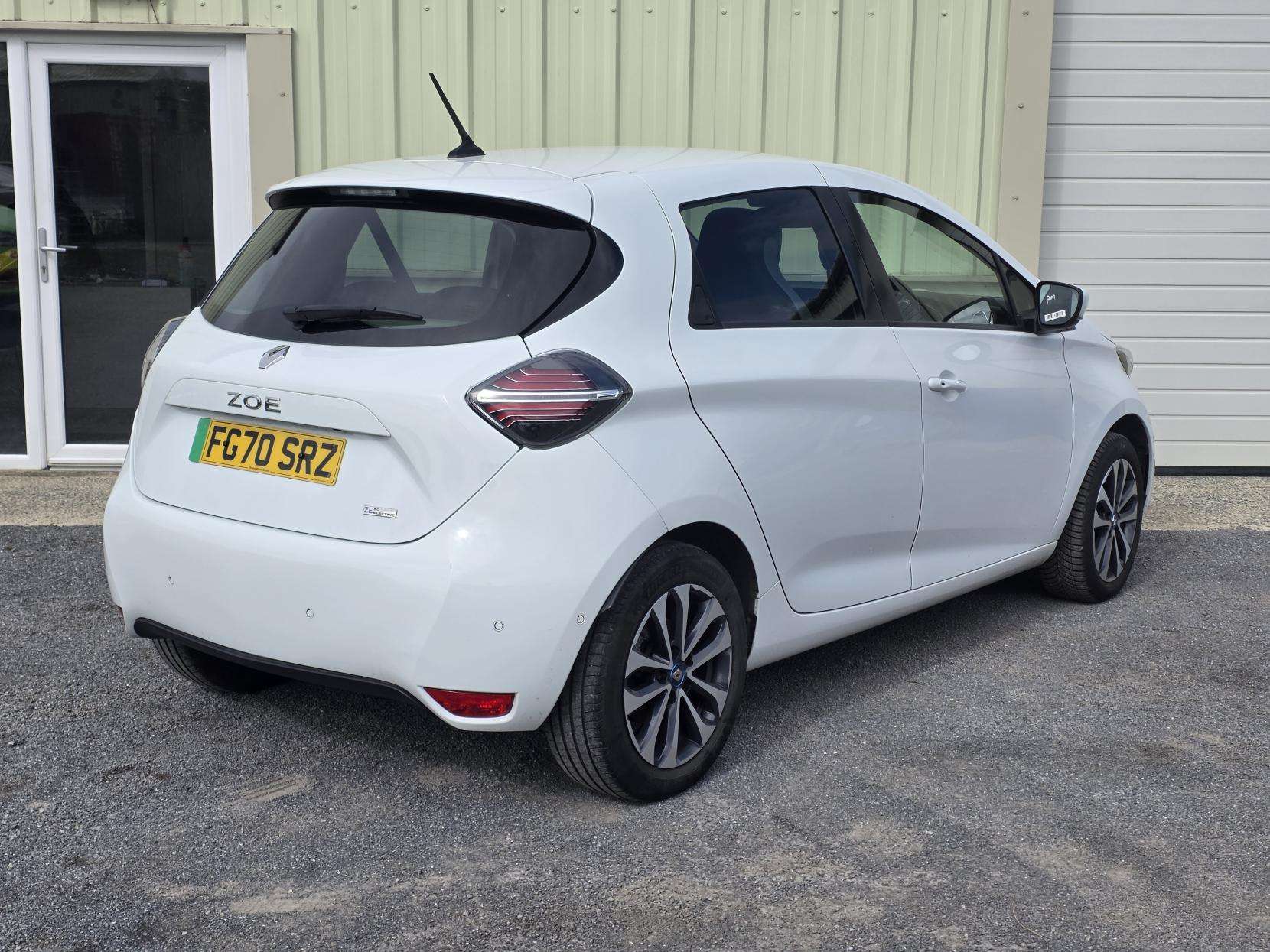 A 2020 RENAULT ZOE R135 52kWh GT Line Hatchback 5dr Electric Auto (i) (134 bhp) A 2020 RENAULT ZOE R135 52kWh GT Line Hatchback 5dr Electric Auto (i) (134 bhp)