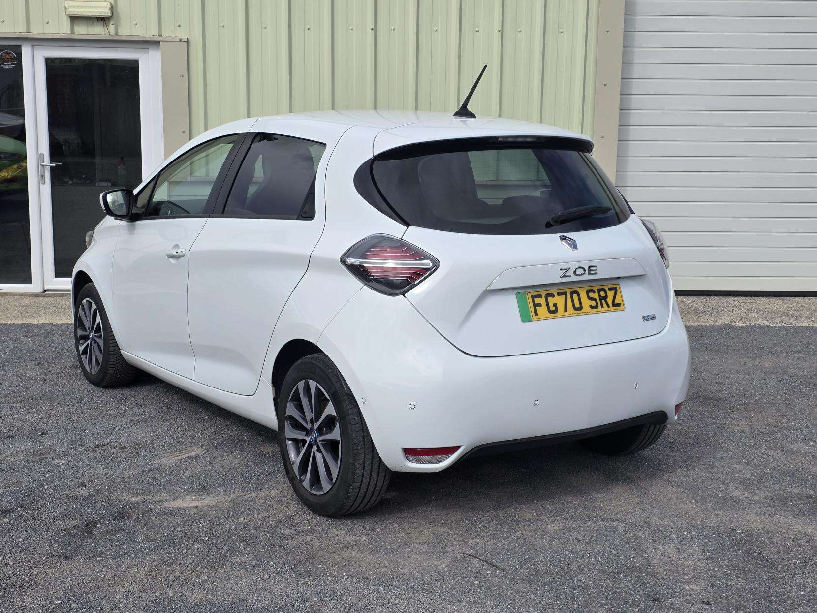 A 2020 RENAULT ZOE R135 52kWh GT Line Hatchback 5dr Electric Auto (i) (134 bhp) A 2020 RENAULT ZOE R135 52kWh GT Line Hatchback 5dr Electric Auto (i) (134 bhp)