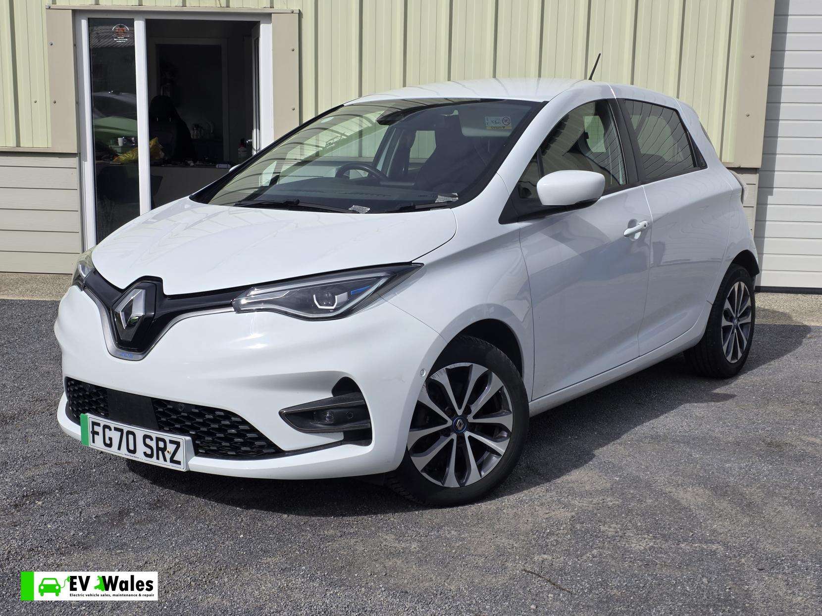 A 2020 RENAULT ZOE R135 52kWh GT Line Hatchback 5dr Electric Auto (i) (134 bhp) A 2020 RENAULT ZOE R135 52kWh GT Line Hatchback 5dr Electric Auto (i) (134 bhp)