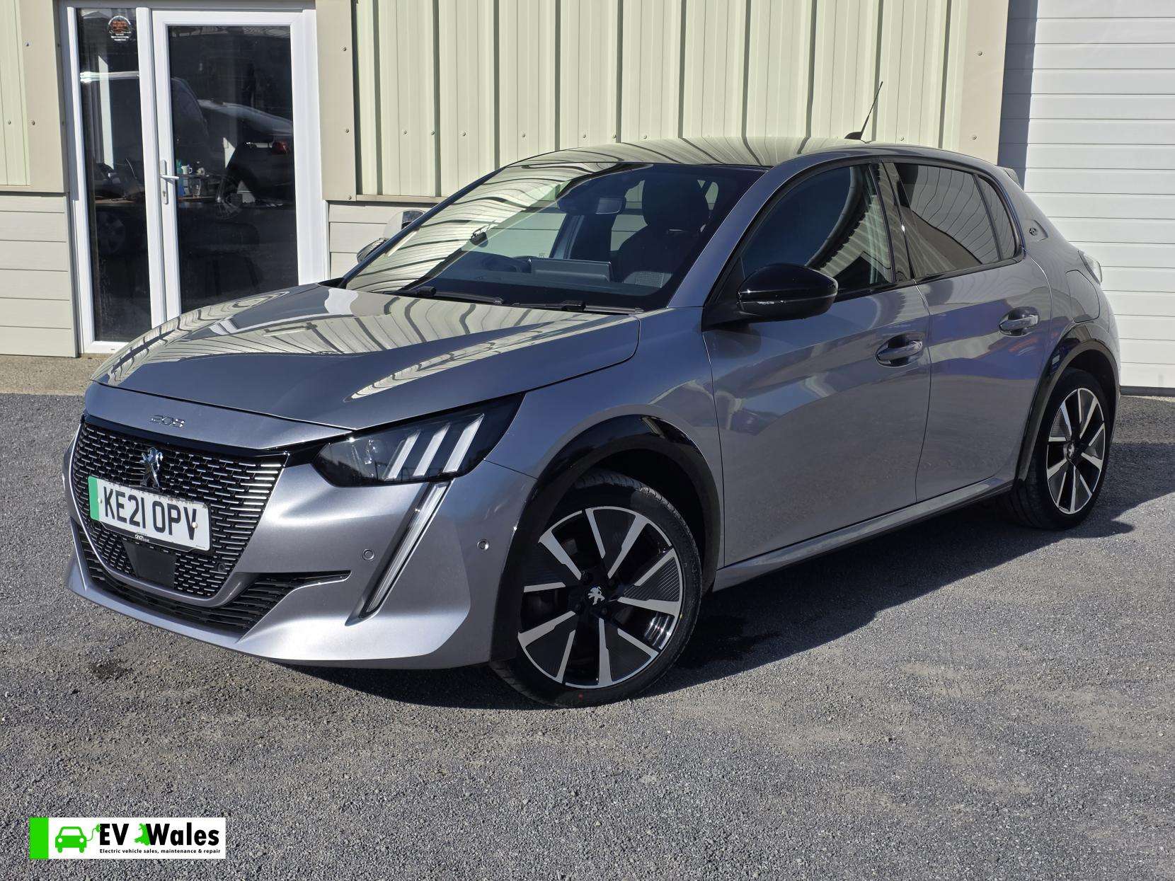 A 2021 PEUGEOT E-208 50kWh GT Hatchback 5dr Electric Auto (136 ps) A 2021 PEUGEOT E-208 50kWh GT Hatchback 5dr Electric Auto (136 ps)
