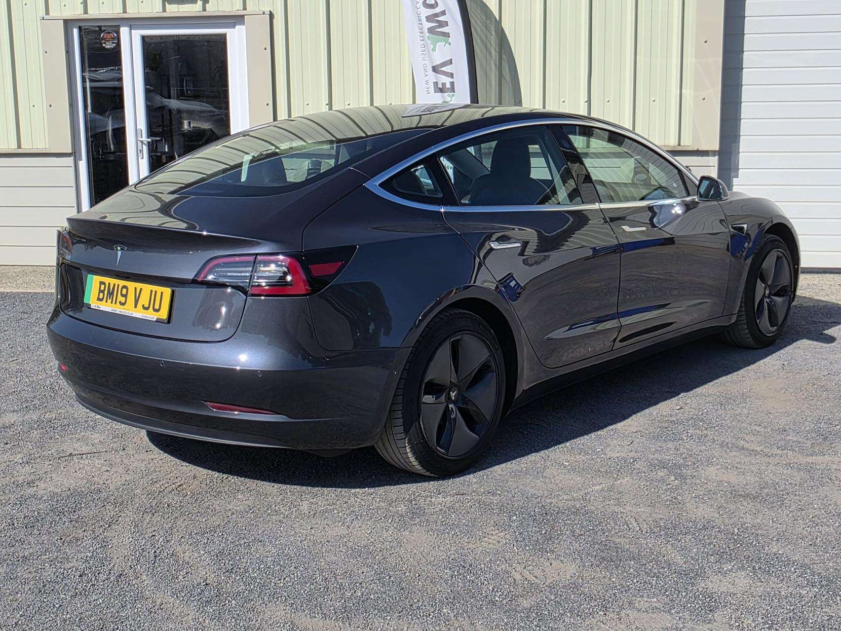 A 2019 TESLA MODEL 3 Standard Range Plus Saloon 4dr Electric Auto RWD (241 bhp) A 2019 TESLA MODEL 3 Standard Range Plus Saloon 4dr Electric Auto RWD (241 bhp)