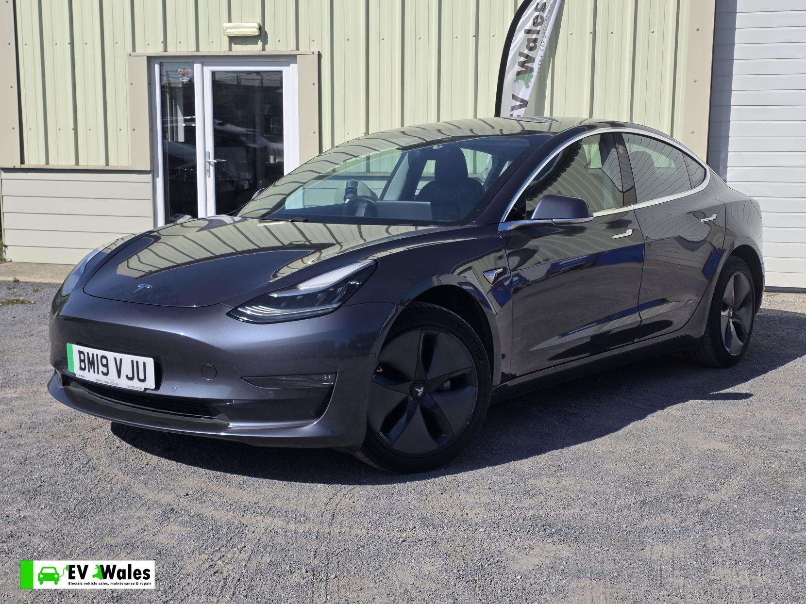 A 2019 TESLA MODEL 3 Standard Range Plus Saloon 4dr Electric Auto RWD (241 bhp) A 2019 TESLA MODEL 3 Standard Range Plus Saloon 4dr Electric Auto RWD (241 bhp)