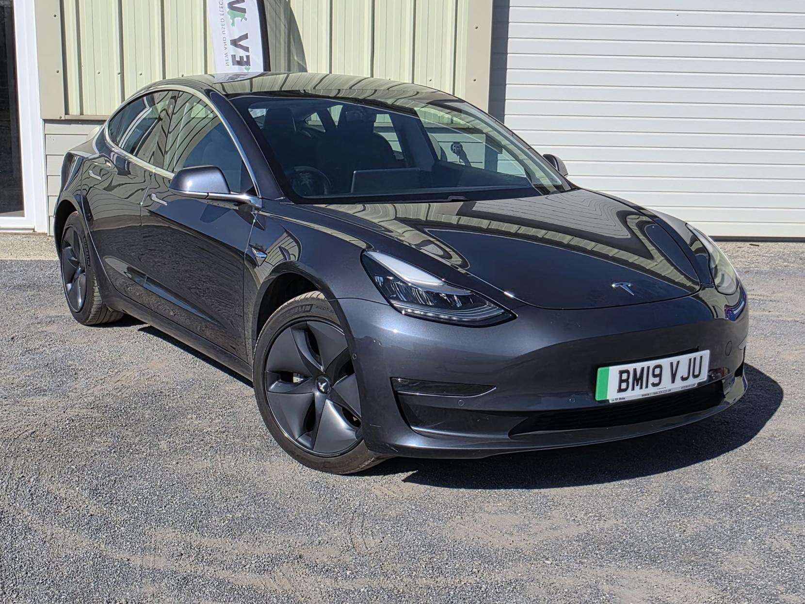 A 2019 TESLA MODEL 3 Standard Range Plus Saloon 4dr Electric Auto RWD (241 bhp) A 2019 TESLA MODEL 3 Standard Range Plus Saloon 4dr Electric Auto RWD (241 bhp)