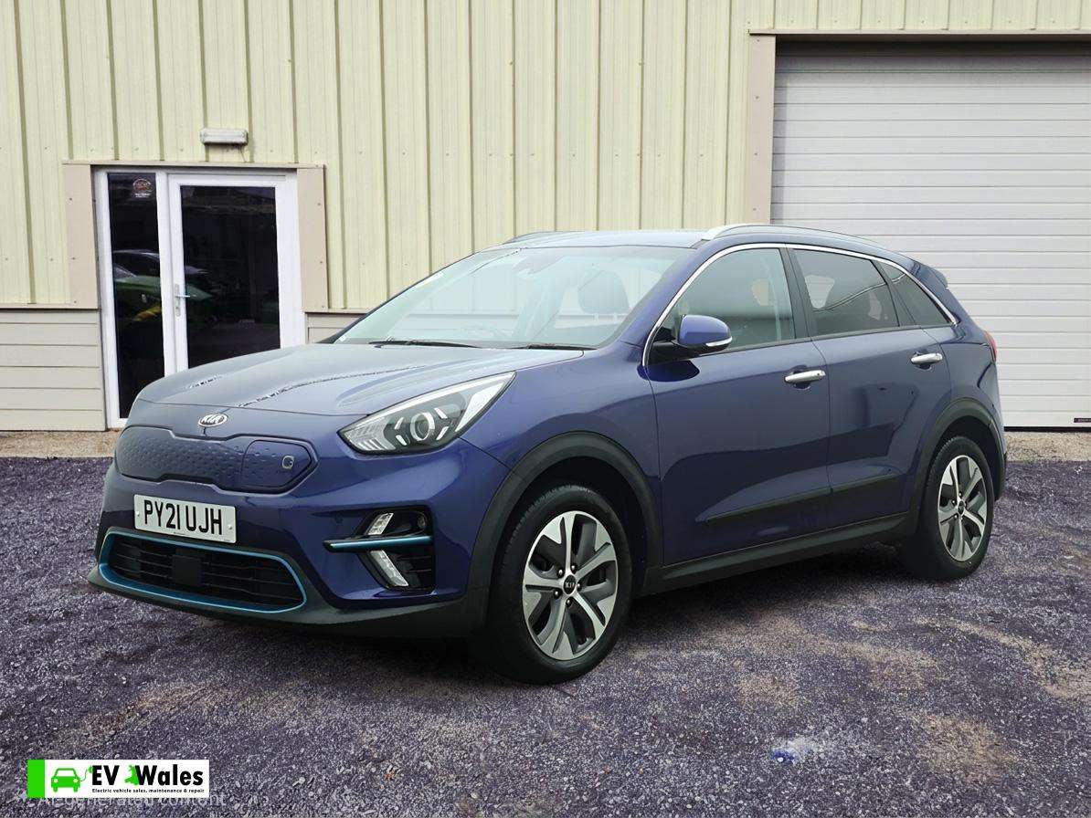 A 2021 KIA NIRO 64kWh 3 SUV 5dr Electric Auto (201 bhp) A 2021 KIA NIRO 64kWh 3 SUV 5dr Electric Auto (201 bhp)