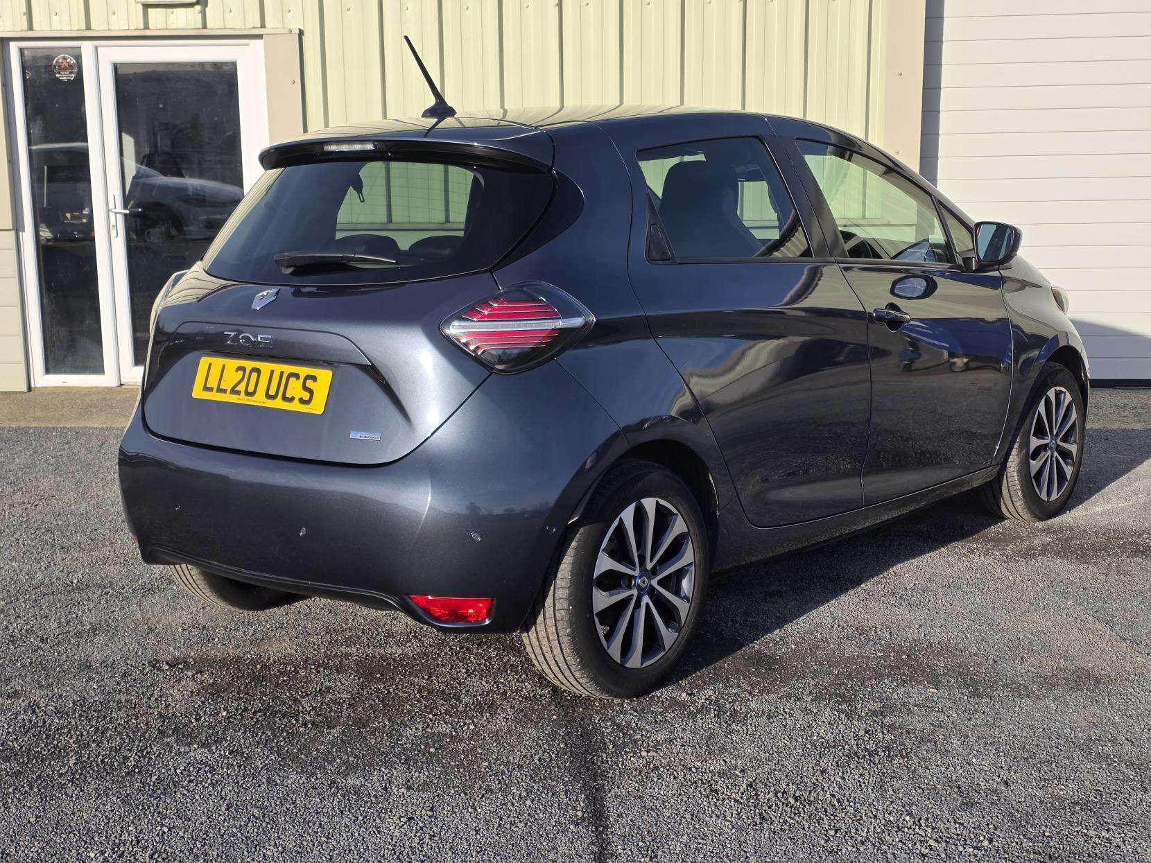 A 2020 RENAULT ZOE R135 52kWh GT Line Hatchback 5dr Electric Auto (i, Rapid Charge) (134 bhp) A 2020 RENAULT ZOE R135 52kWh GT Line Hatchback 5dr Electric Auto (i, Rapid Charge) (134 bhp)