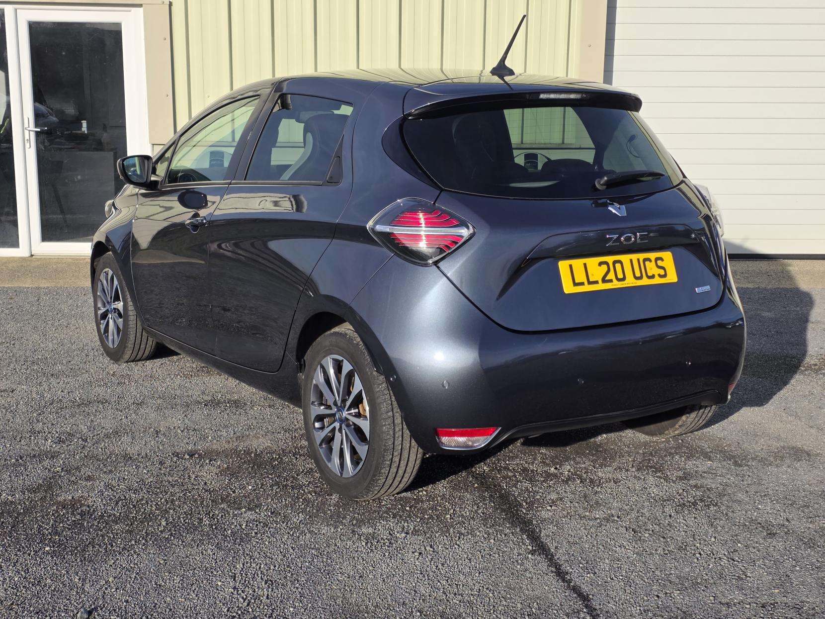 A 2020 RENAULT ZOE R135 52kWh GT Line Hatchback 5dr Electric Auto (i, Rapid Charge) (134 bhp) A 2020 RENAULT ZOE R135 52kWh GT Line Hatchback 5dr Electric Auto (i, Rapid Charge) (134 bhp)