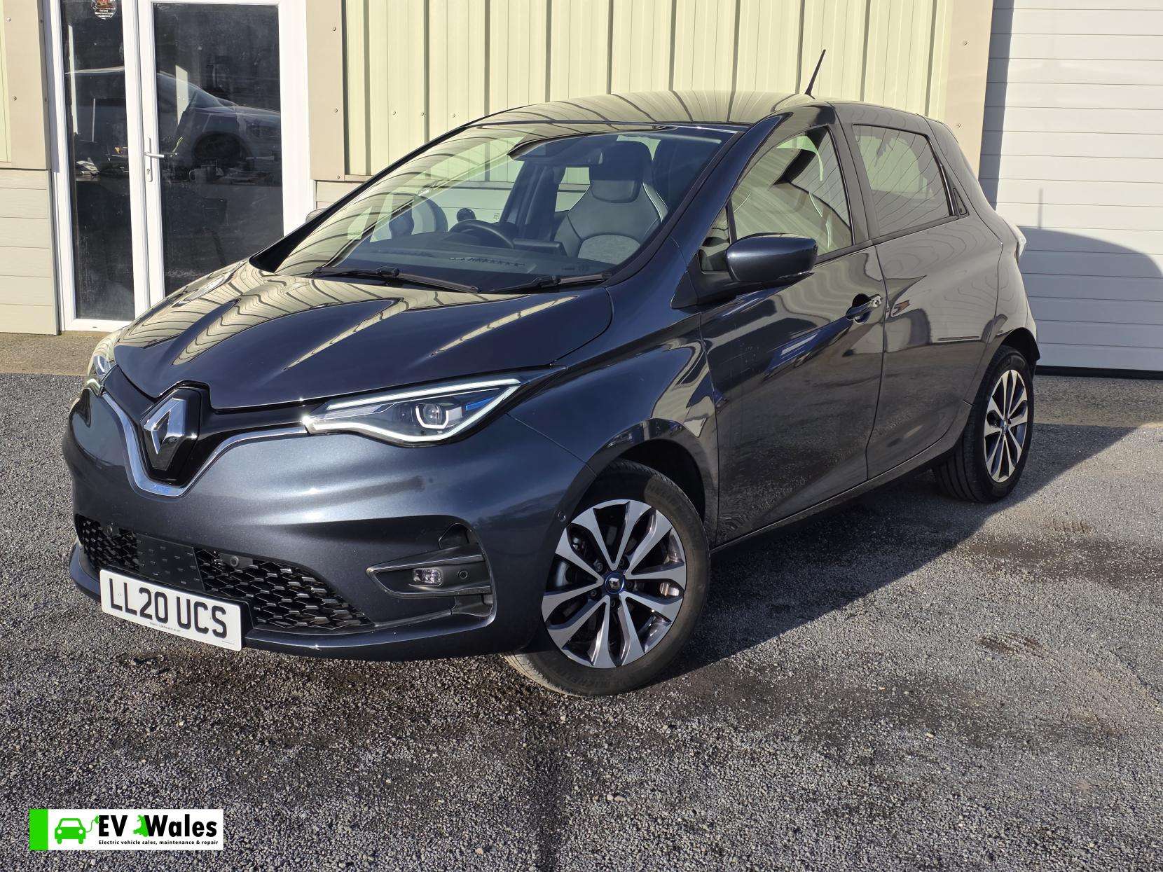 A 2020 RENAULT ZOE R135 52kWh GT Line Hatchback 5dr Electric Auto (i, Rapid Charge) (134 bhp) A 2020 RENAULT ZOE R135 52kWh GT Line Hatchback 5dr Electric Auto (i, Rapid Charge) (134 bhp)