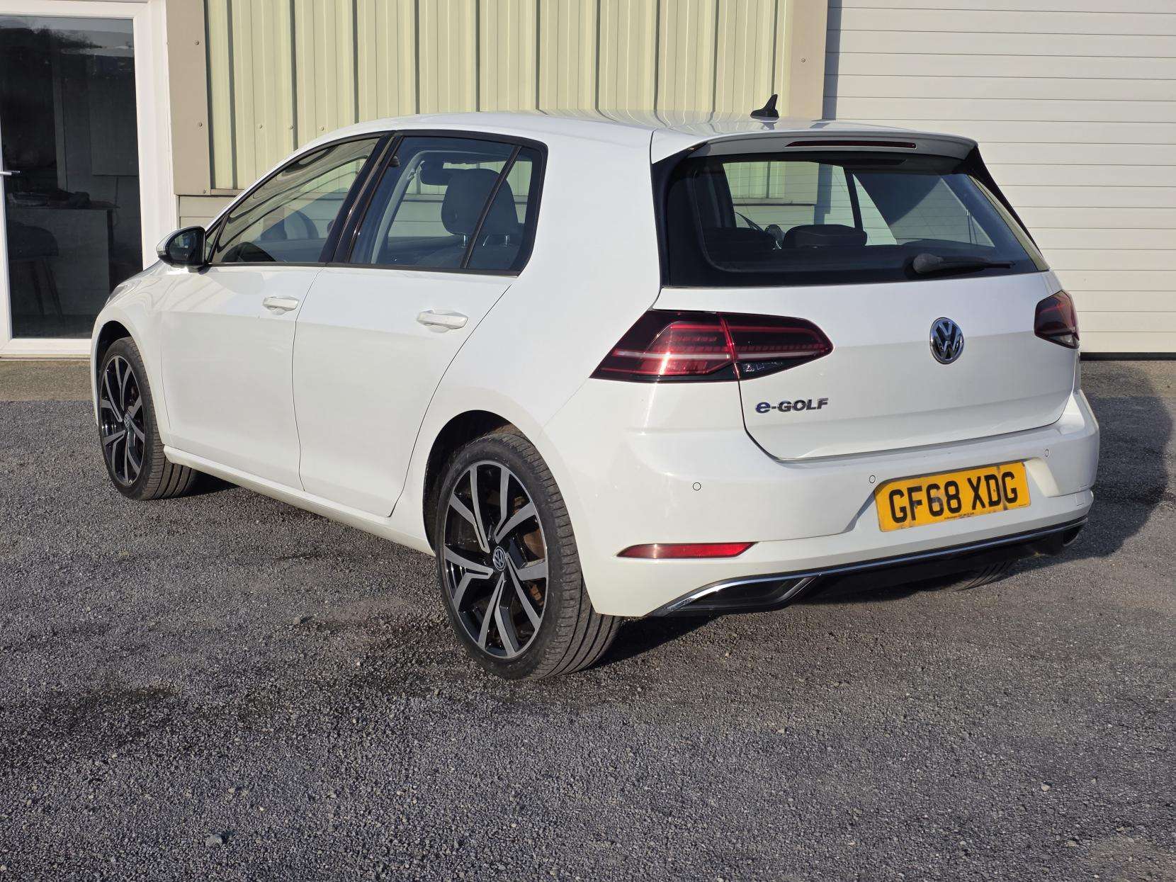 A 2018 VOLKSWAGEN E-GOLF 35.8kWh e-Golf Hatchback 5dr Electric Auto (136 ps) A 2018 VOLKSWAGEN E-GOLF 35.8kWh e-Golf Hatchback 5dr Electric Auto (136 ps)