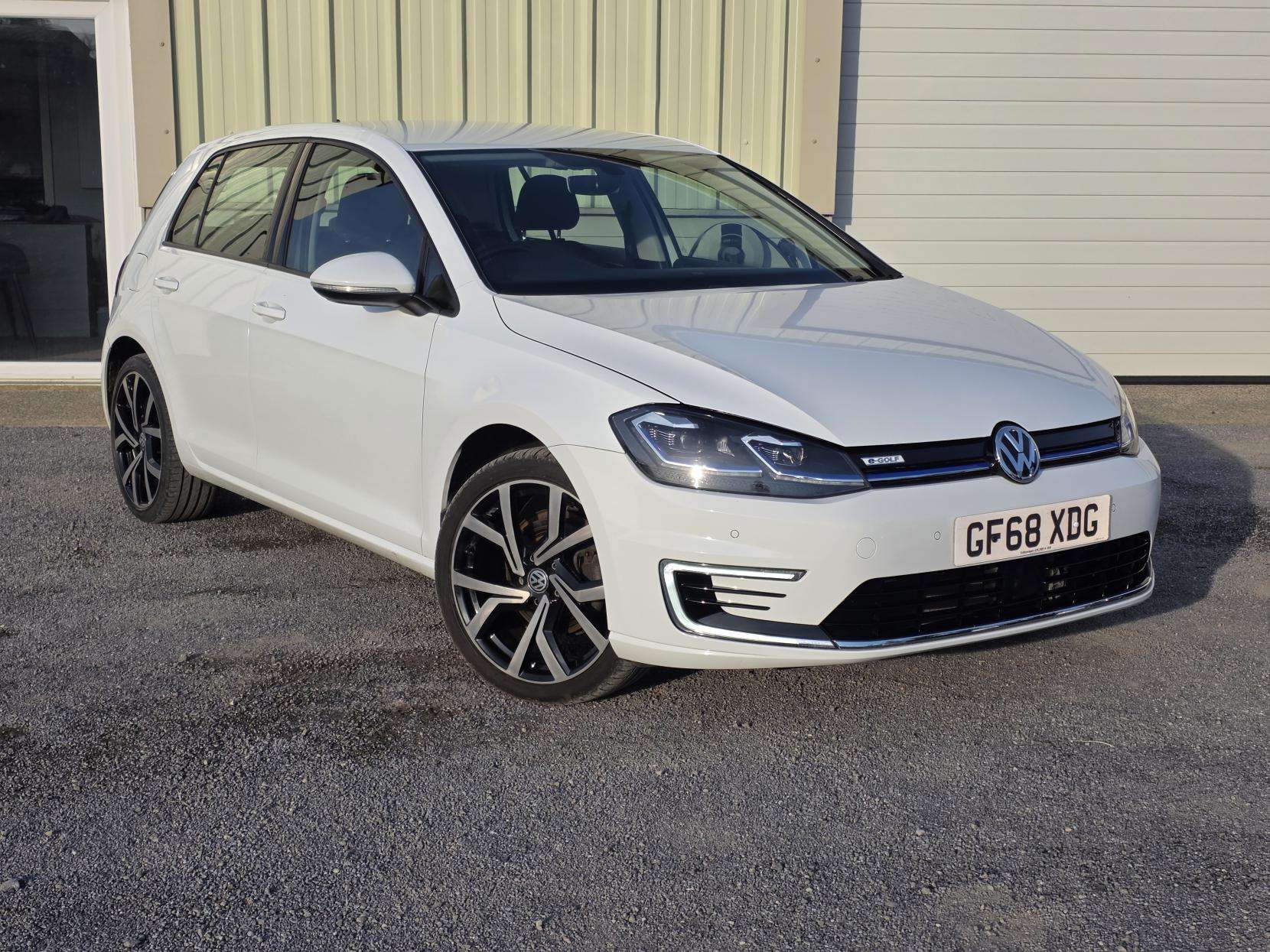 A 2018 VOLKSWAGEN E-GOLF 35.8kWh e-Golf Hatchback 5dr Electric Auto (136 ps) A 2018 VOLKSWAGEN E-GOLF 35.8kWh e-Golf Hatchback 5dr Electric Auto (136 ps)