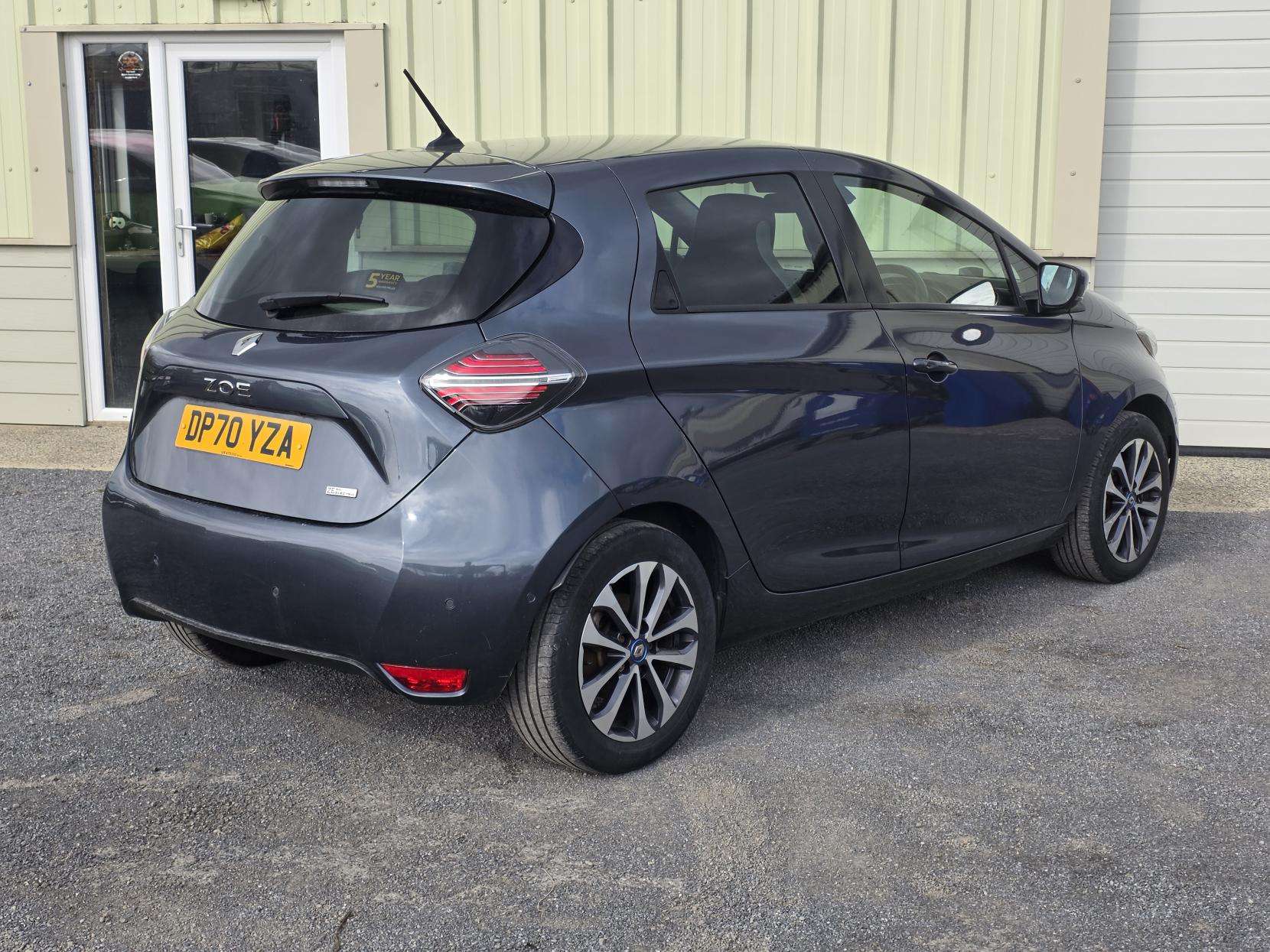A 2020 RENAULT ZOE R135 52kWh GT Line Hatchback 5dr Electric Auto (i, Rapid Charge) (134 bhp) A 2020 RENAULT ZOE R135 52kWh GT Line Hatchback 5dr Electric Auto (i, Rapid Charge) (134 bhp)