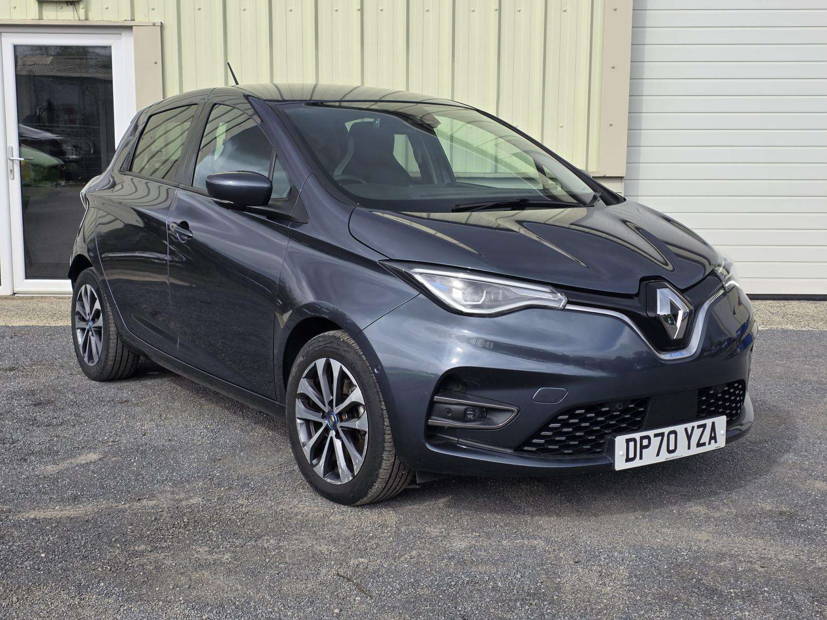 A 2020 RENAULT ZOE R135 52kWh GT Line Hatchback 5dr Electric Auto (i, Rapid Charge) (134 bhp) A 2020 RENAULT ZOE R135 52kWh GT Line Hatchback 5dr Electric Auto (i, Rapid Charge) (134 bhp)