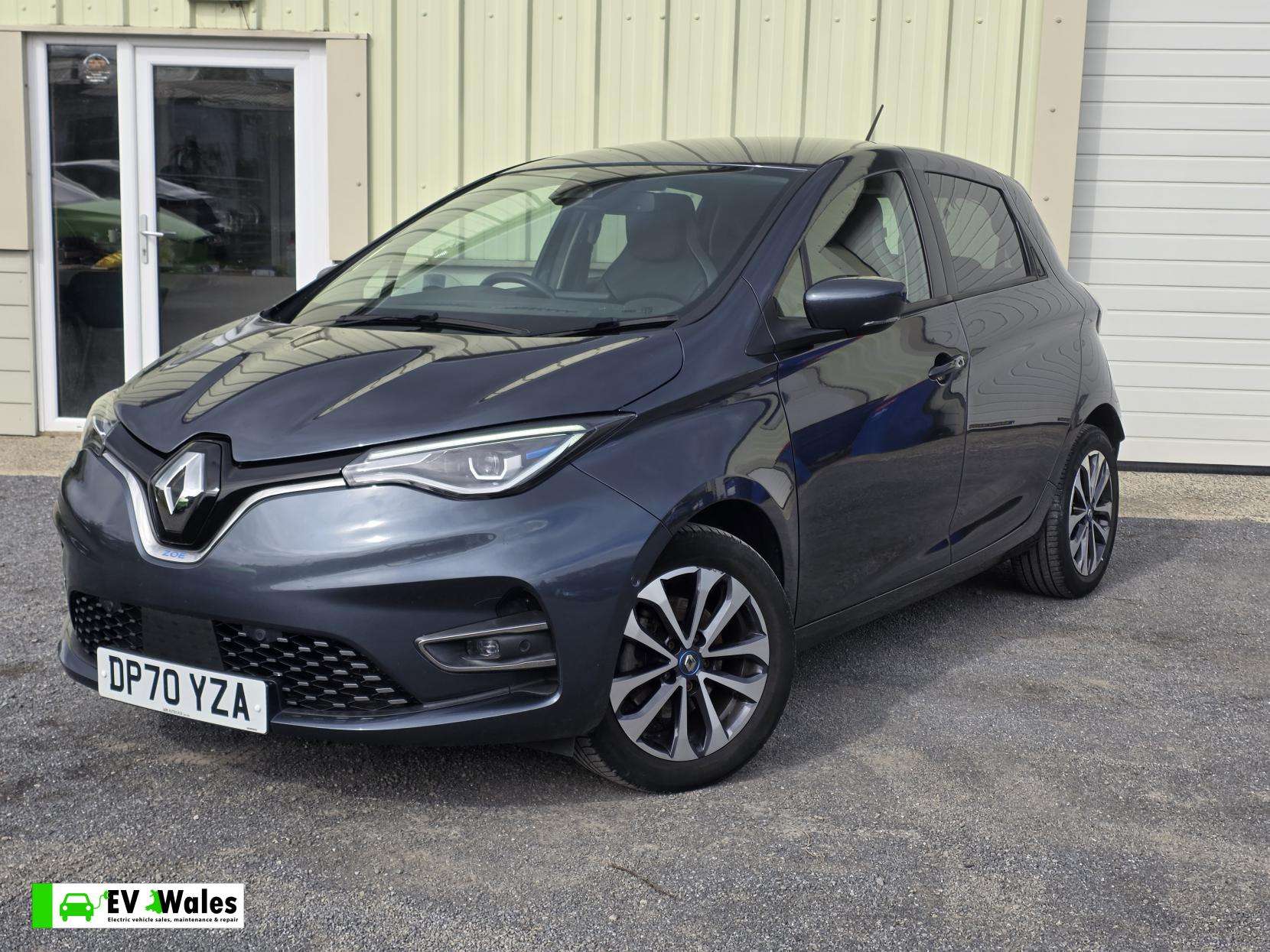 A 2020 RENAULT ZOE R135 52kWh GT Line Hatchback 5dr Electric Auto (i, Rapid Charge) (134 bhp) A 2020 RENAULT ZOE R135 52kWh GT Line Hatchback 5dr Electric Auto (i, Rapid Charge) (134 bhp)