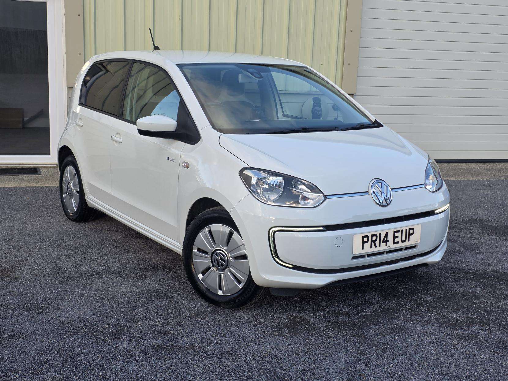 A 2014 VOLKSWAGEN E-UP! 18.7kWh e-up! Hatchback 5dr Electric Auto (82 ps) A 2014 VOLKSWAGEN E-UP! 18.7kWh e-up! Hatchback 5dr Electric Auto (82 ps)