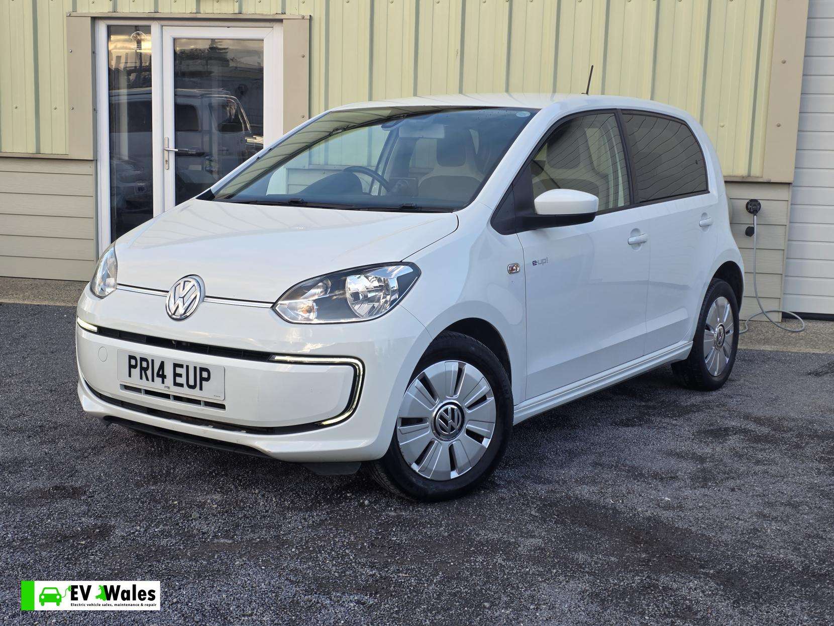 A 2014 VOLKSWAGEN E-UP! 18.7kWh e-up! Hatchback 5dr Electric Auto (82 ps) A 2014 VOLKSWAGEN E-UP! 18.7kWh e-up! Hatchback 5dr Electric Auto (82 ps)