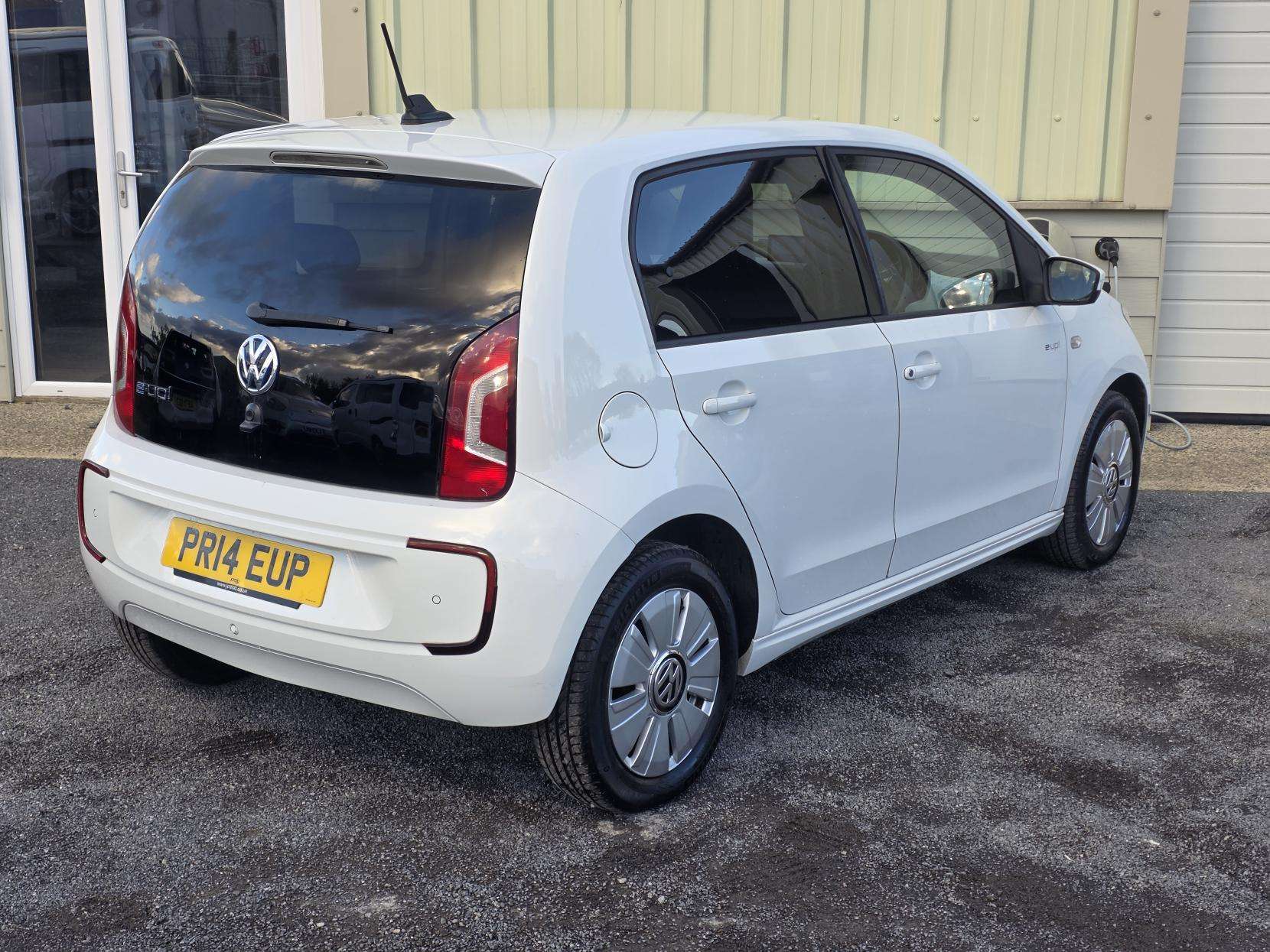 A 2014 VOLKSWAGEN E-UP! 18.7kWh e-up! Hatchback 5dr Electric Auto (82 ps) A 2014 VOLKSWAGEN E-UP! 18.7kWh e-up! Hatchback 5dr Electric Auto (82 ps)