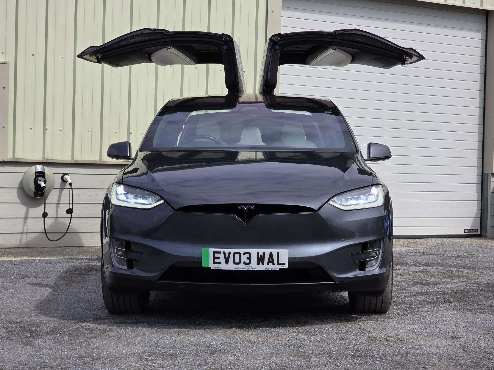 A 2017 TESLA MODEL X 100D (Dual Motor) SUV 5dr Electric Auto 4WDE (417 bhp) A 2017 TESLA MODEL X 100D (Dual Motor) SUV 5dr Electric Auto 4WDE (417 bhp)