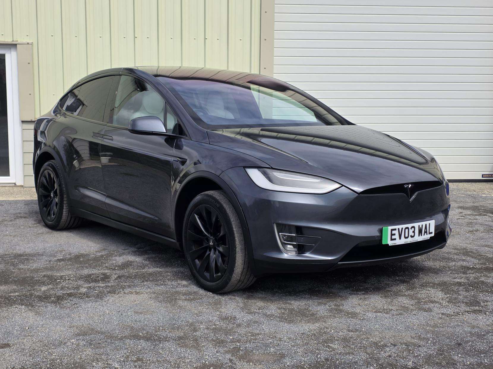 A 2017 TESLA MODEL X 100D (Dual Motor) SUV 5dr Electric Auto 4WDE (417 bhp) A 2017 TESLA MODEL X 100D (Dual Motor) SUV 5dr Electric Auto 4WDE (417 bhp)