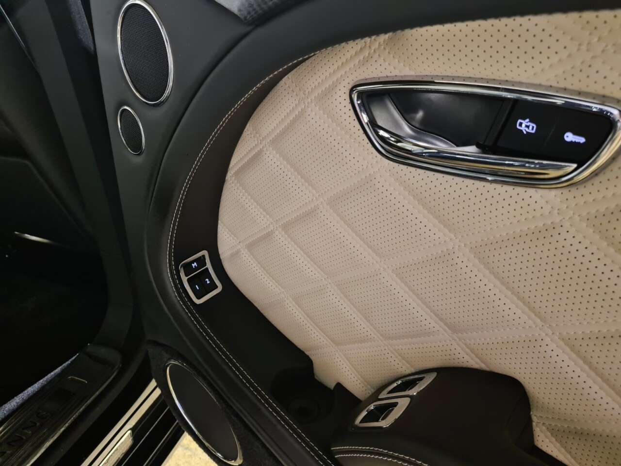 null BENTLEY MULSANNE null BENTLEY MULSANNE